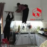 Proses pasang kitchen set di Jogja, sumber jogjakitchenset.com