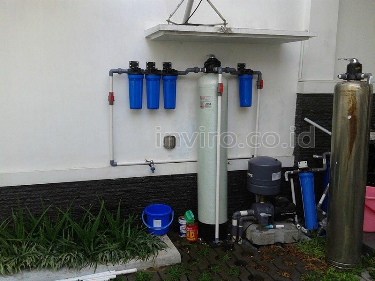 Pemasangan filter air Inviro, Sumber: /inviro.co.id