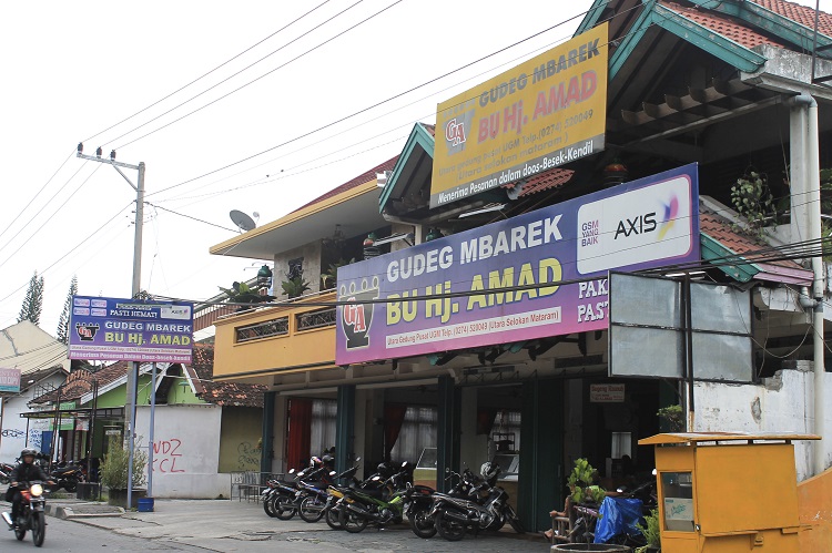 Gudeg Mbarek Bu Hj. Amad, Sumber: visitingjogja.jogjaprov.go.id