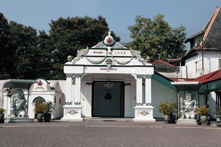 Keraton Yogyakarta, Sumber: atourin.com