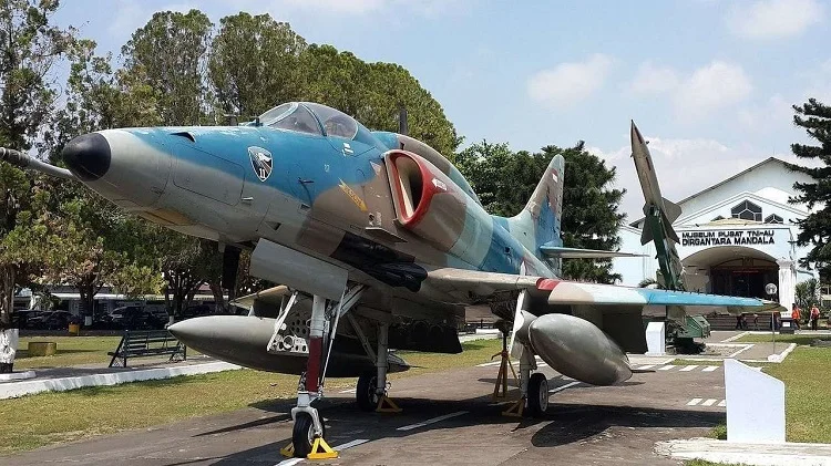 Museum yang penuh dengan koleksi penerbangan Indonesia, Sumber: atourin.com