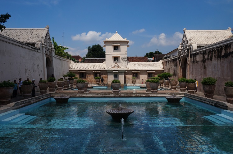 Taman Sari Jogja yang ikonik, Sumber: id.wikipedia.org